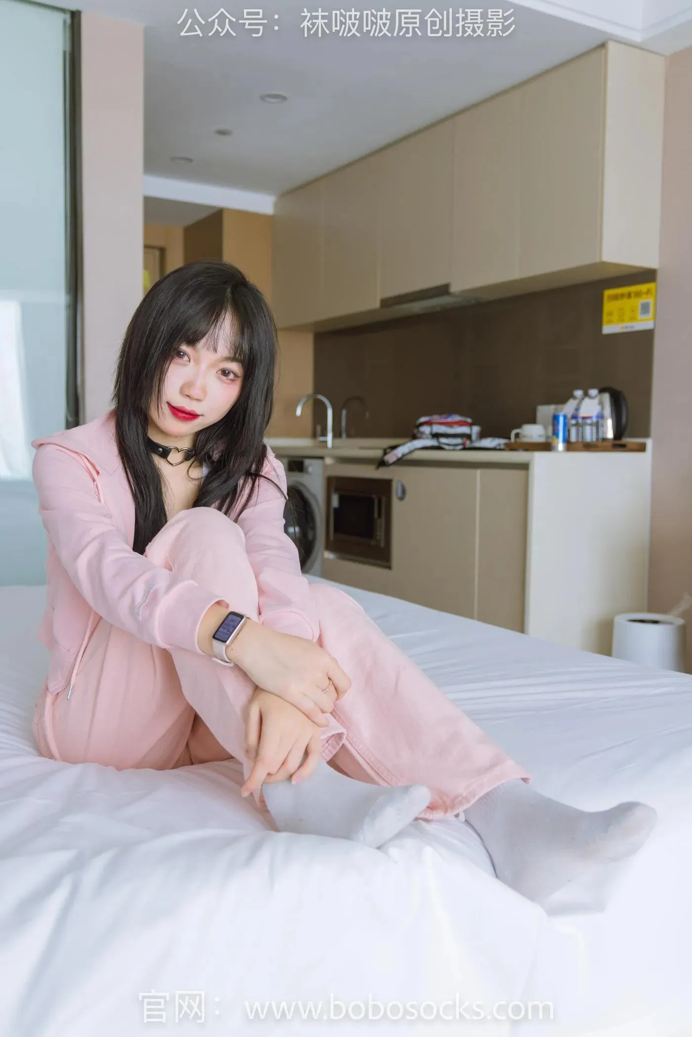 [BoBoSocks袜啵啵]NO.141 周周-运动鞋、白棉袜、裸足 [140P]插图1